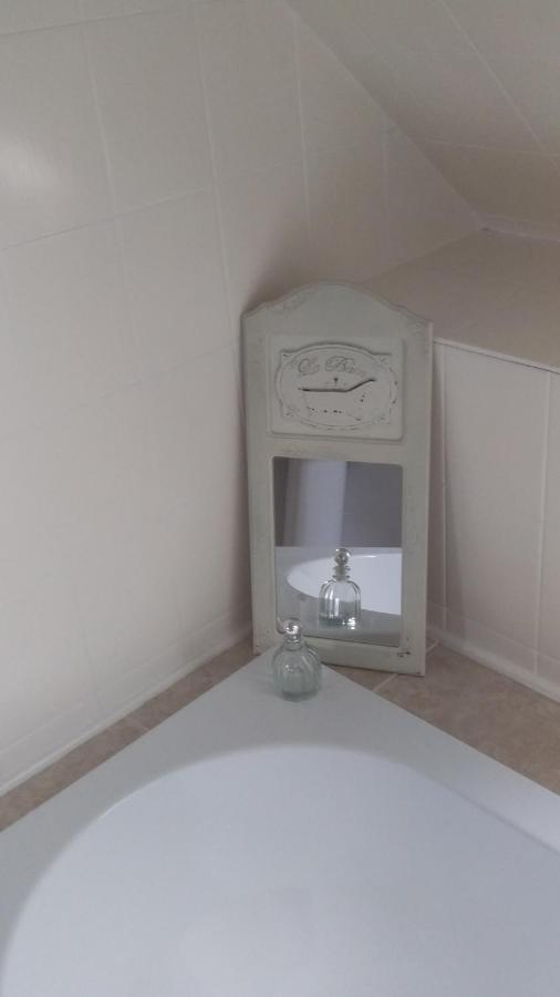 Chambre De Rose - Le Refuge Des Parachutistes - En Bordure Du Marais Neuville-au-Plain ภายนอก รูปภาพ